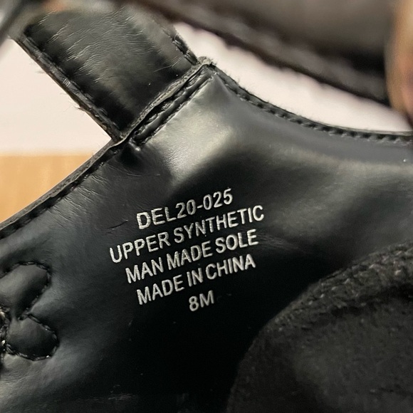 DELIA*S FLOWER POWER PLATFORM MARY JANES - Picture 4 of 16